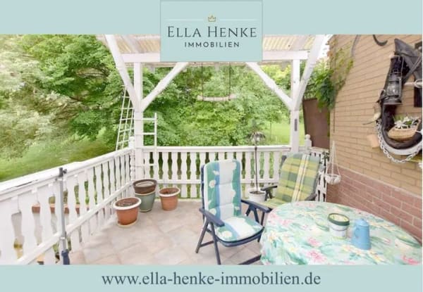 Immobilie in Halberstadt - Großes, charmantes Backsteinhaus - eine ehemalige Schule - als Ein- oder Zweifamilienhaus nutzbar. - Bild 0