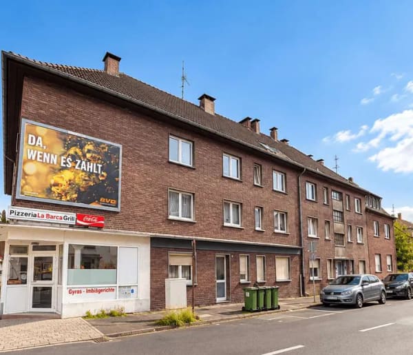 Immobilie in Oberhausen - Viel Platz & Potenzial: 2-Zimmer-Wohnung mit zwei zusätzlichen Zimmern im Dachgeschoss - Bild 0