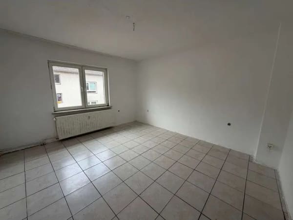 Immobilie in Oberhausen - Viel Platz & Potenzial: 2-Zimmer-Wohnung mit zwei zusätzlichen Zimmern im Dachgeschoss - Bild 3