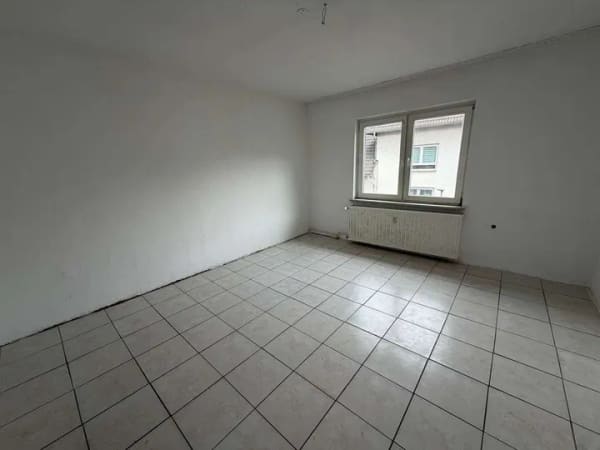 Immobilie in Oberhausen - Viel Platz & Potenzial: 2-Zimmer-Wohnung mit zwei zusätzlichen Zimmern im Dachgeschoss - Bild 4