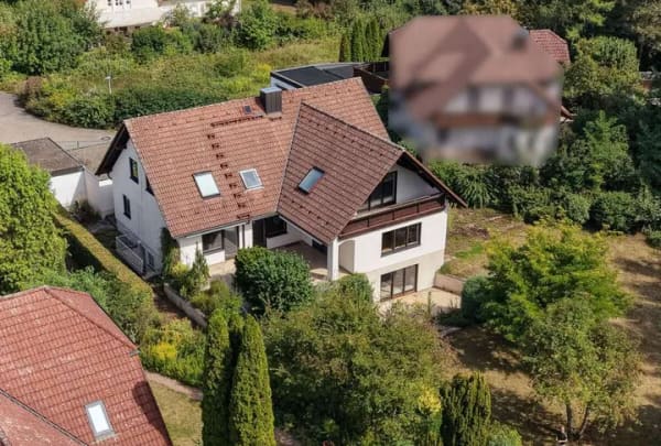 Immobilie in Memmelsdorf - Wohn(t)raum im Grünen! Einfamilienhaus mit optionaler Einliegerwohnung und Hallenbad in Memmelsdorf - Bild 0