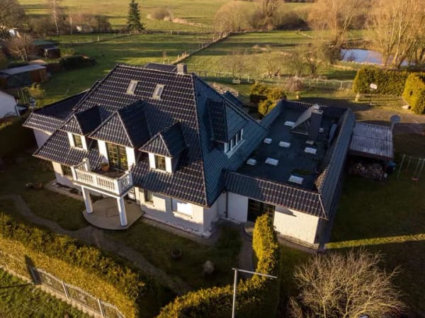 Immobilie in Cambs - Traumhaftes Einfamilienhaus mit Einliegerwohnung und Swimmingpool bei Schwerin zu verkaufen! - Bild 1