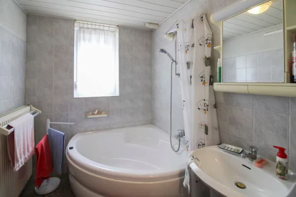 Immobilie in Delitzsch - Sofort bezugsfertig: Gepflegtes Zuhause mit großzügigem Garten und 3 Garagen in Delitzsch-Laue - Bild 4
