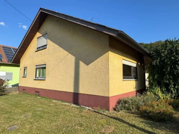 Immobilie in Bretten - Großes freistehendes 2-FH in ruhiger Lage - Bild 1