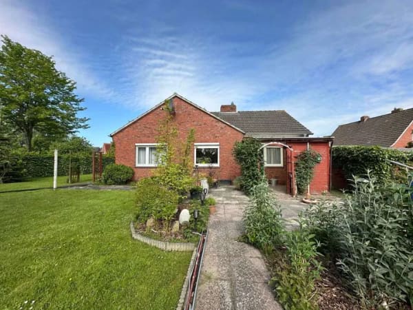 Immobilie in Moormerland - Bungalow auf herrlichem Grundstück in Oldersum - Bild 1