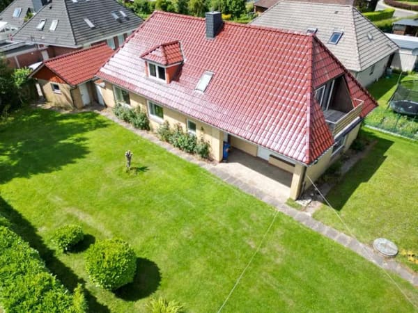 Immobilie in Kronprinzenkoog - Massivhaus mit jungem Dach in begehrter Lage - Bild 1