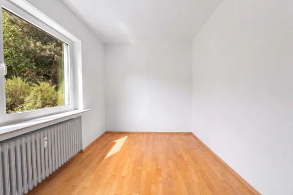Immobilie in Denzlingen - Wohnen wie im eigenen Haus – mit Panorama-Ausblick,
Privatgarten und Gemeinschaftspool in Denzlinge - Bild 3
