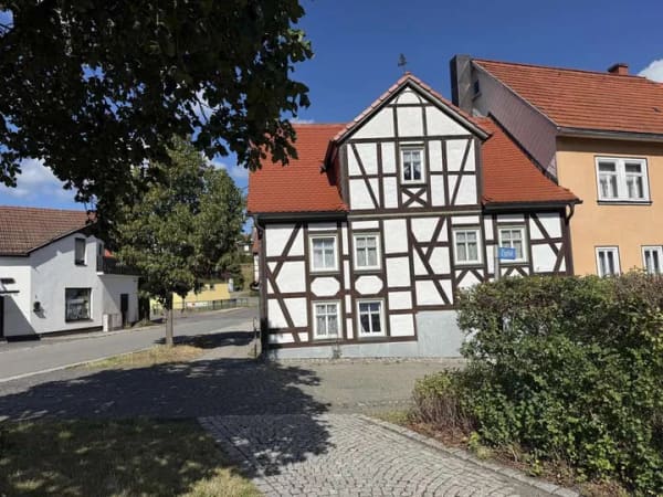 Immobilie in Tambach-Dietharz - Ein Anwesen, zwei Häuser mit Geschichte und Potenzial in Tambach-Dietharz - Bild 3