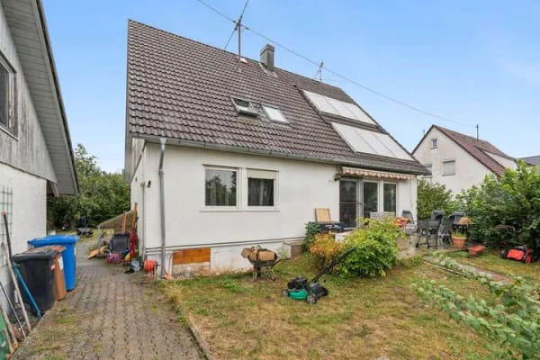 Immobilie in Bachhagel - Familienfreundliches Einfamilienhaus mit großem Grundstück und viel Gestaltungspotenzial - Bild 1