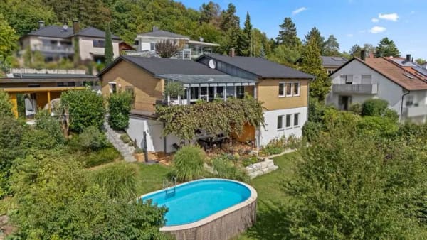 Immobilie in Ebermannstadt - Einzigartiger Panoramablick! Modernisiertes Einfamilienhaus mit hochwertiger Ausstattung - Bild 1