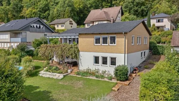 Immobilie in Ebermannstadt - Einzigartiger Panoramablick! Modernisiertes Einfamilienhaus mit hochwertiger Ausstattung - Bild 2