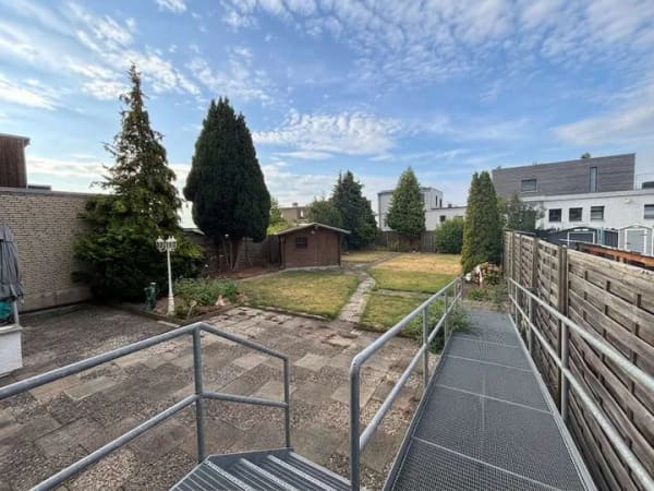 Immobilie in Vechelde - Mit barrierefreiem Duschbad, hübschen Garten, Partykeller, Sauna, Garage, Glasfaser .... - Bild 2