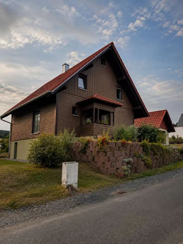 Immobilie in Steinau an der Straße - Ruhige Lage im Spessart - Einfamilienhaus in solider Holzbauweise im Grünen - Bild 2