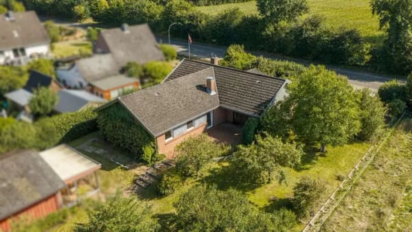 Immobilie in Groß Kummerfeld - Ebenerdig wohnen & Freiheit genießen – großzügiger Bungalow in idyllischer Feldrandlage - Bild 1