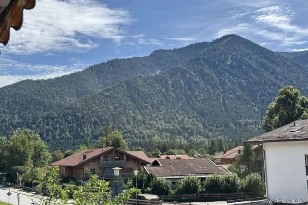 Immobilie in Schliersee - Wohnen im Tal Immobilien Im Zentrum von Neuhaus: Schön, geschnittene 3-Zimmer- Wohnung mit Balkon un - Bild 1