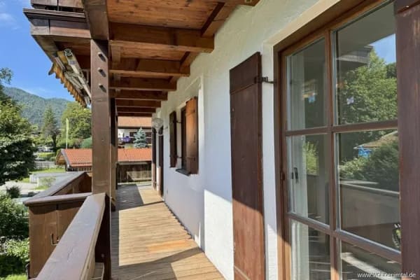 Immobilie in Schliersee - Wohnen im Tal Immobilien Im Zentrum von Neuhaus: Schön, geschnittene 3-Zimmer- Wohnung mit Balkon un - Bild 2