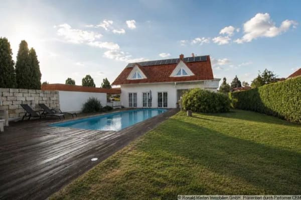 Immobilie in Ohrdruf - Exklusives Wohnerlebnis: Modernes Einfamilienhaus mit Pool und Premium-Ausstattung - Bild 0