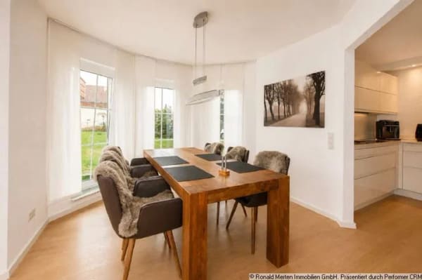 Immobilie in Ohrdruf - Exklusives Wohnerlebnis: Modernes Einfamilienhaus mit Pool und Premium-Ausstattung - Bild 2