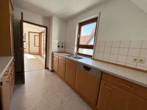 Immobilie in Gärtringen - Gärtingen: Zentrale 2,5 ZW mit Balkon und TG-Stellplatz - Bild 1