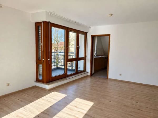 Immobilie in Gärtringen - Gärtingen: Zentrale 2,5 ZW mit Balkon und TG-Stellplatz - Bild 3