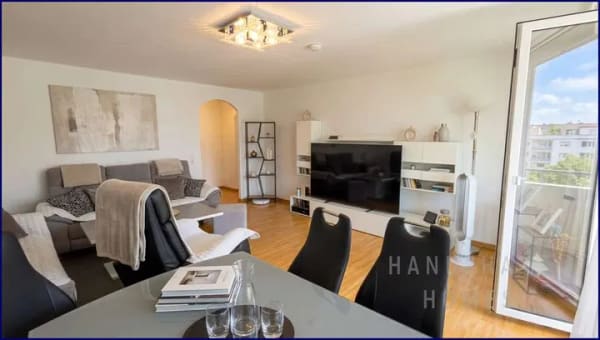 Immobilie in Unterschleißheim - Schöne drei Zimmer Wohnung mit Balkon  und Aufzug im Erbbaurecht - ab 1.11.2026 frei verfügbar - Bild 2