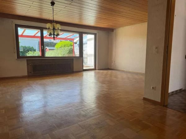 Immobilie in Ötisheim - Familiendomizil in Ötisheim – Durchdachter Grundriss, sonniger Garten & Platz zum Mitwachsen - Bild 3