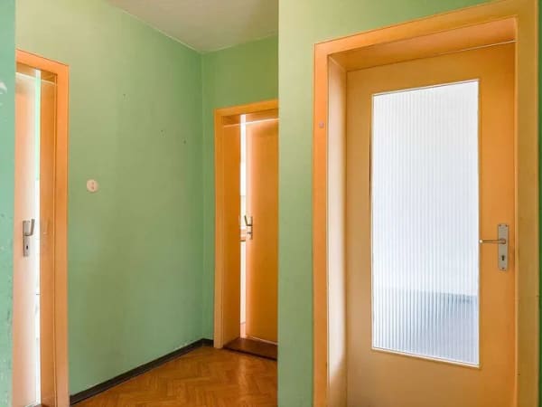 Immobilie in Barsinghausen - Sanierungsbedürftige 2-Zimmer-Wohnung mit Südbalkon auf Erbbaugrundstück - Bild 1