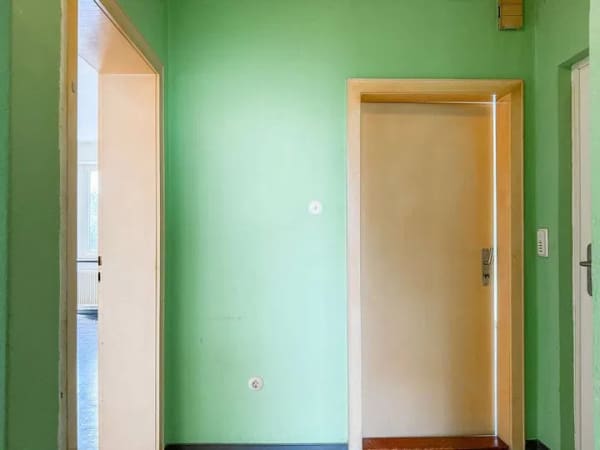 Immobilie in Barsinghausen - Sanierungsbedürftige 2-Zimmer-Wohnung mit Südbalkon auf Erbbaugrundstück - Bild 2