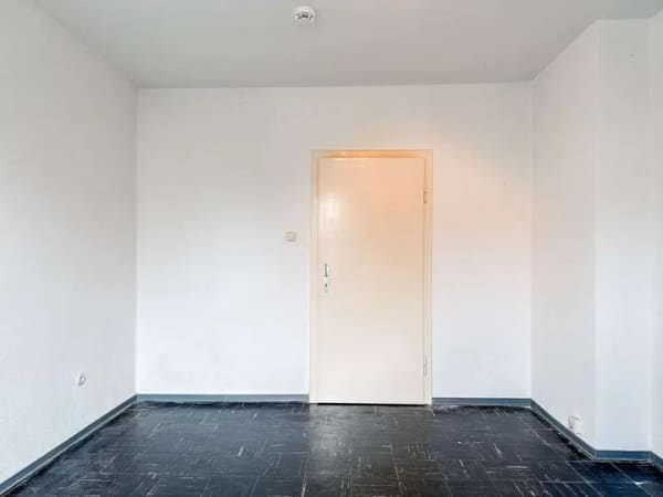 Immobilie in Barsinghausen - Sanierungsbedürftige 2-Zimmer-Wohnung mit Südbalkon auf Erbbaugrundstück - Bild 4