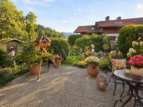 Immobilie in Aschau im Chiemgau - Wo sich Zuhause wie Urlaub anfühlt - EG-ETW m. Terrasse, Garten inkl. 1 TG-Stpl. + 1 Außenstellplatz - Bild 2