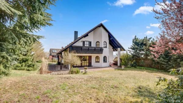 Immobilie in Heinersreuth - Sofort Bezugsfertig! Modernisiertes EFH in familiärer Lage mit traumhaftem Grundstück - Bild 2