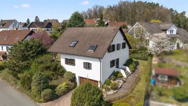 Immobilie in Heinersreuth - Sofort Bezugsfertig! Modernisiertes EFH in familiärer Lage mit traumhaftem Grundstück - Bild 3
