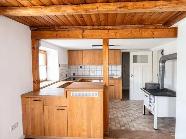 Immobilie in Sonnenbühl - Ein Haus mit Geschichte.                  Platz für Ihr nächstes Kapitel. - Bild 2