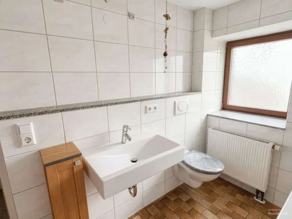 Immobilie in Sonnenbühl - Ein Haus mit Geschichte.                  Platz für Ihr nächstes Kapitel. - Bild 4