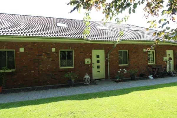 Immobilie in Süderlügum - Neuwertige Reihenhausscheibe mit Carport in KfW 40+ Standard - Bild 1