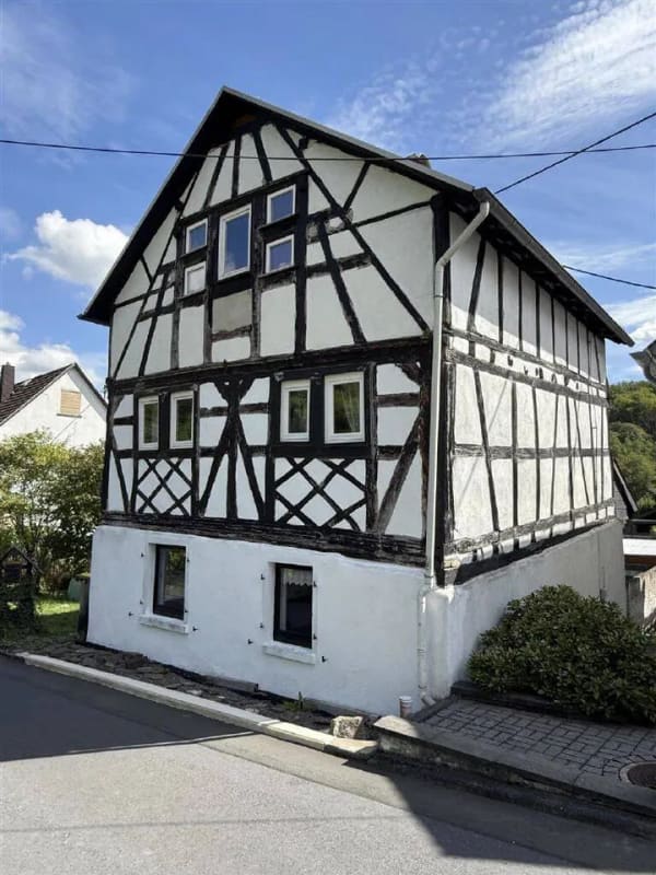 Immobilie in Weinähr - Gemütliches Fachwerkhaus mit großem Garten - Bild 1