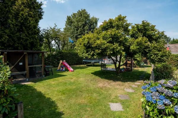 Immobilie in Schenefeld - Mehrfamilienhaus mit 4 vermieteten Wohnungen, 4 Garagen und großzügigem Gartengrundstück - Bild 2