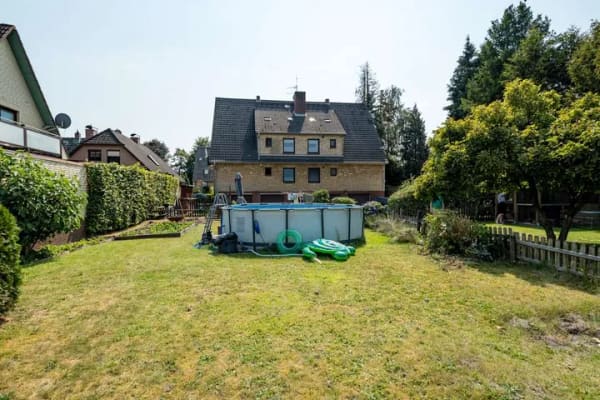 Immobilie in Schenefeld - Mehrfamilienhaus mit 4 vermieteten Wohnungen, 4 Garagen und großzügigem Gartengrundstück - Bild 4