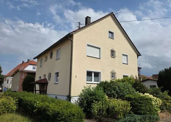 Immobilie in Sonnenbühl - Mehrfamilienhaus mit Werkstatt und Bauplatz in Erpfingen - Bild 0