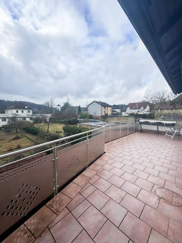 Immobilie in Großrosseln - Großzügiges Zweifamilienhaus mit großem Garten und Garage in ruhiger Lage von Großrosseln- Karlsbrunn - Bild 1