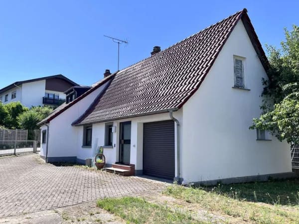 Immobilie in Eggenstein-Leopoldshafen - Freistehendes Einfamilienhaus im alten Ortskern von Eggenstein mit Bebauungs- und Gestaltungsoption - Bild 1