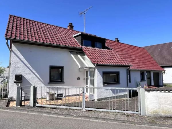 Immobilie in Eggenstein-Leopoldshafen - Freistehendes Einfamilienhaus im alten Ortskern von Eggenstein mit Bebauungs- und Gestaltungsoption - Bild 3