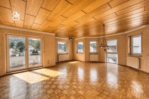 Immobilie in Lauda-Königshofen - Lauda - geräumige 2 Zi. Wohnung mit Balkon, Kellerabteil & Garage unweit der Schule in toller Lage - Bild 1
