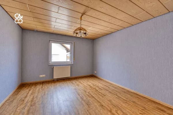 Immobilie in Lauda-Königshofen - Lauda - geräumige 2 Zi. Wohnung mit Balkon, Kellerabteil & Garage unweit der Schule in toller Lage - Bild 3