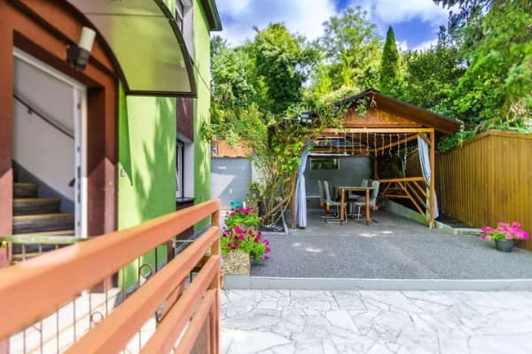 Immobilie in Dittelbrunn - Viel Platz für Ihre Wohnideen – freistehendes Haus mit Garten, Garage & zwei möglichen Wohnbereichen - Bild 0