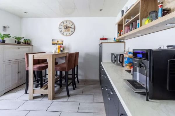 Immobilie in Dittelbrunn - Viel Platz für Ihre Wohnideen – freistehendes Haus mit Garten, Garage & zwei möglichen Wohnbereichen - Bild 1
