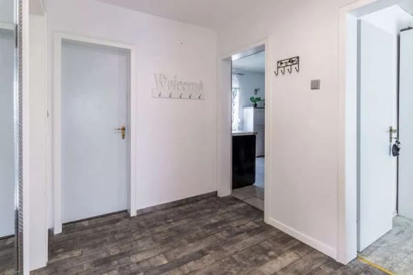 Immobilie in Dittelbrunn - Viel Platz für Ihre Wohnideen – freistehendes Haus mit Garten, Garage & zwei möglichen Wohnbereichen - Bild 2