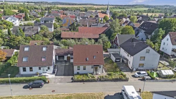 Immobilie in Eutingen im Gäu - Einfamilienhaus mit großem Garten und zwei Garagen in Rohrdorf - Bild 1
