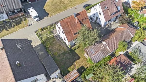 Immobilie in Eutingen im Gäu - Einfamilienhaus mit großem Garten und zwei Garagen in Rohrdorf - Bild 2