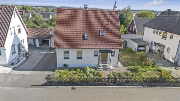 Immobilie in Eutingen im Gäu - Einfamilienhaus mit großem Garten und zwei Garagen in Rohrdorf - Bild 3